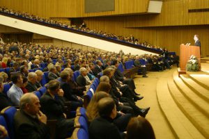 在克里姆林宫大礼堂举行的第一届俄罗斯工程师大会的代表和与会者