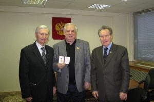 向RAE N. I. Ryzhkov院士颁发“工程荣耀”勋章
