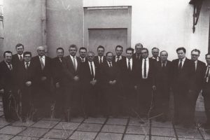 1990年3月24日当选苏联工程学院第一批成员的照片