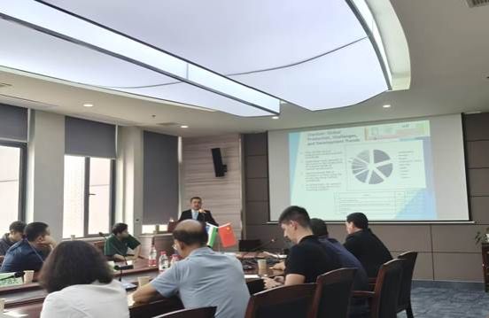 90B92F1233E68EF42D6A7C3EE633A930